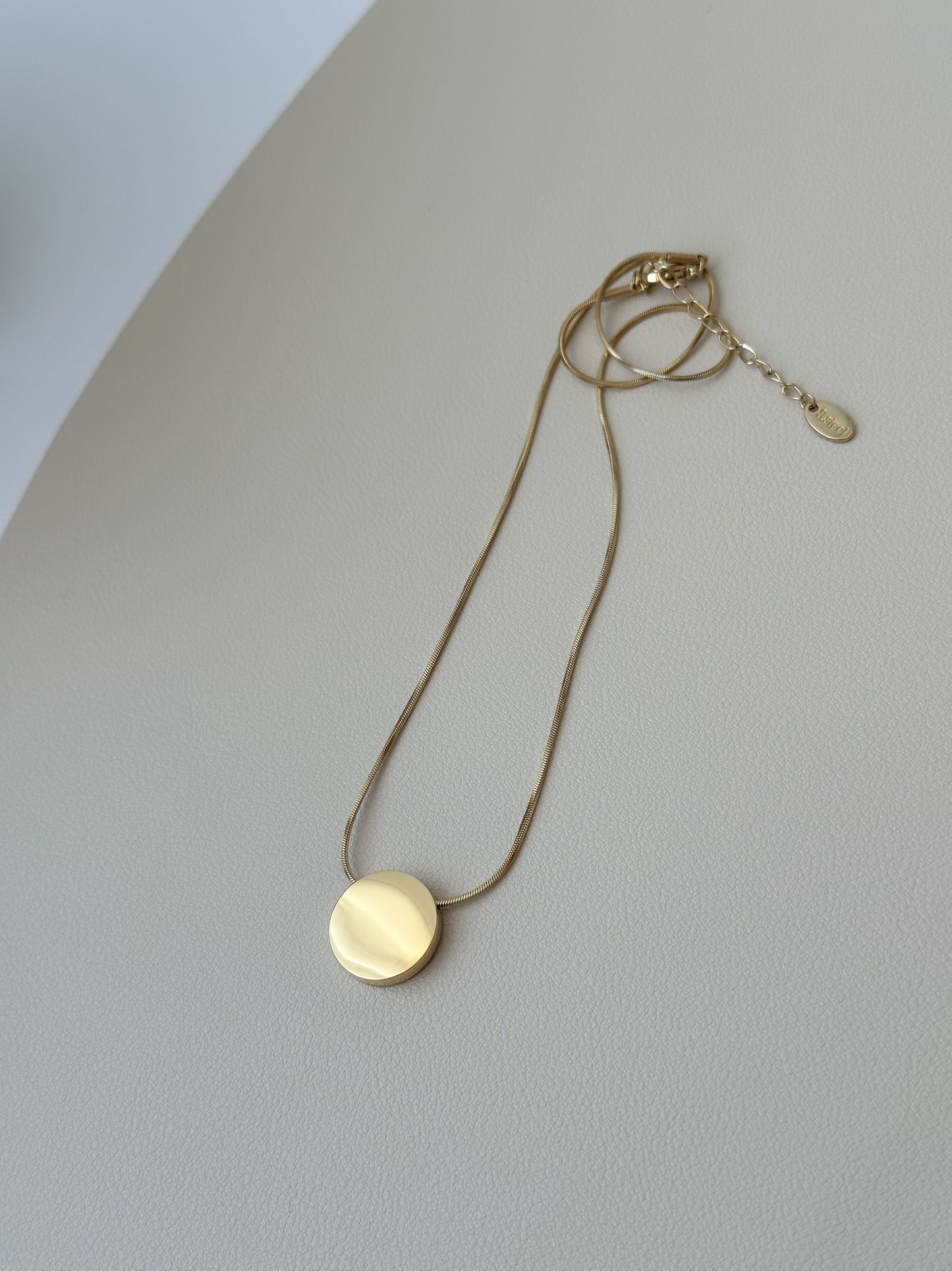 Cadneita con punto dorado