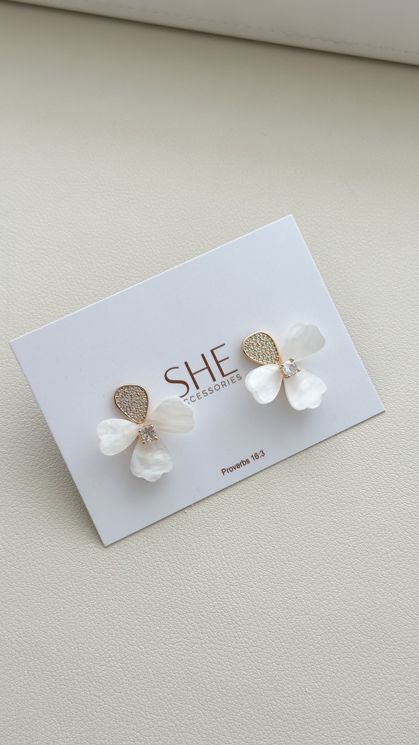 aretes flor y zirconia