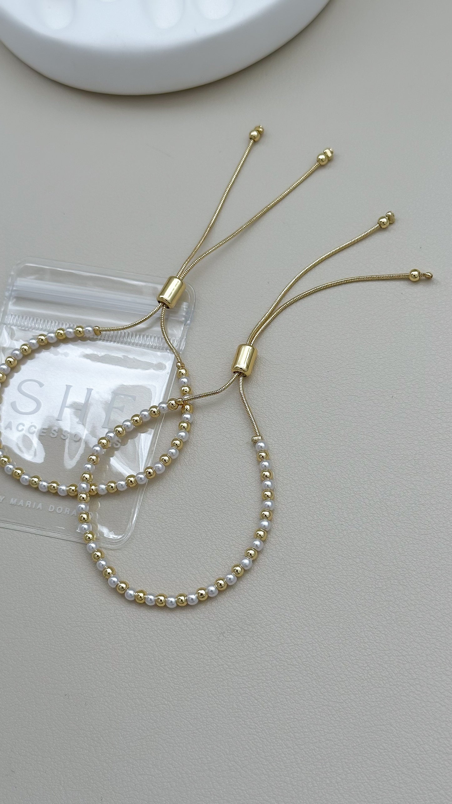 Pulsera regulable mini perlas y doraod C/u