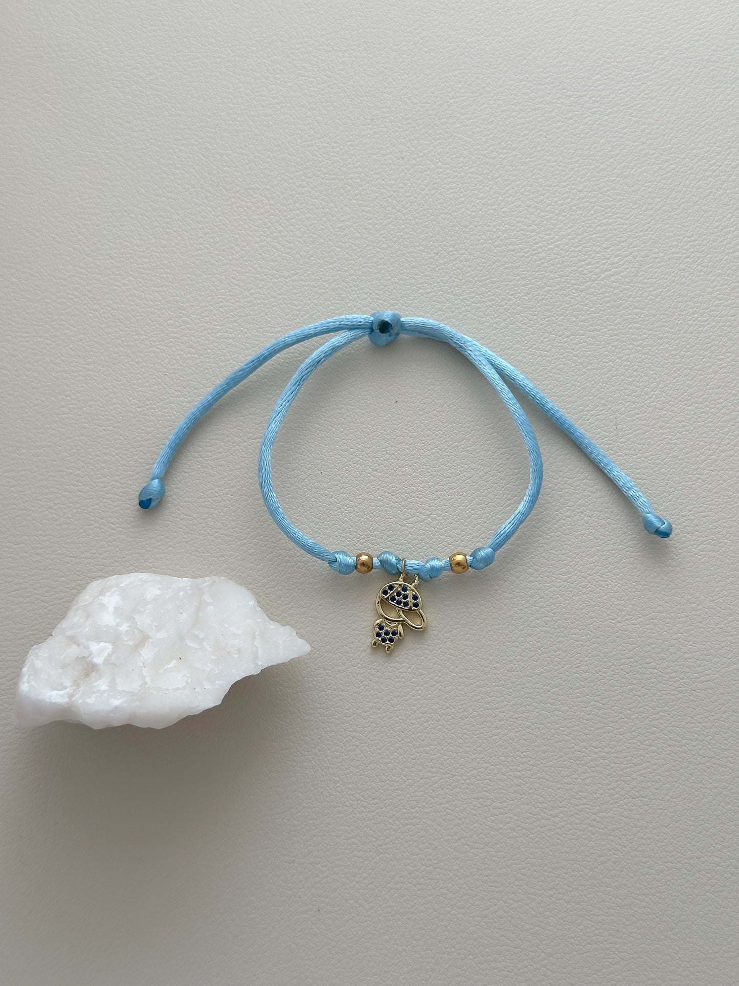 Pulsera hilo simple celeste