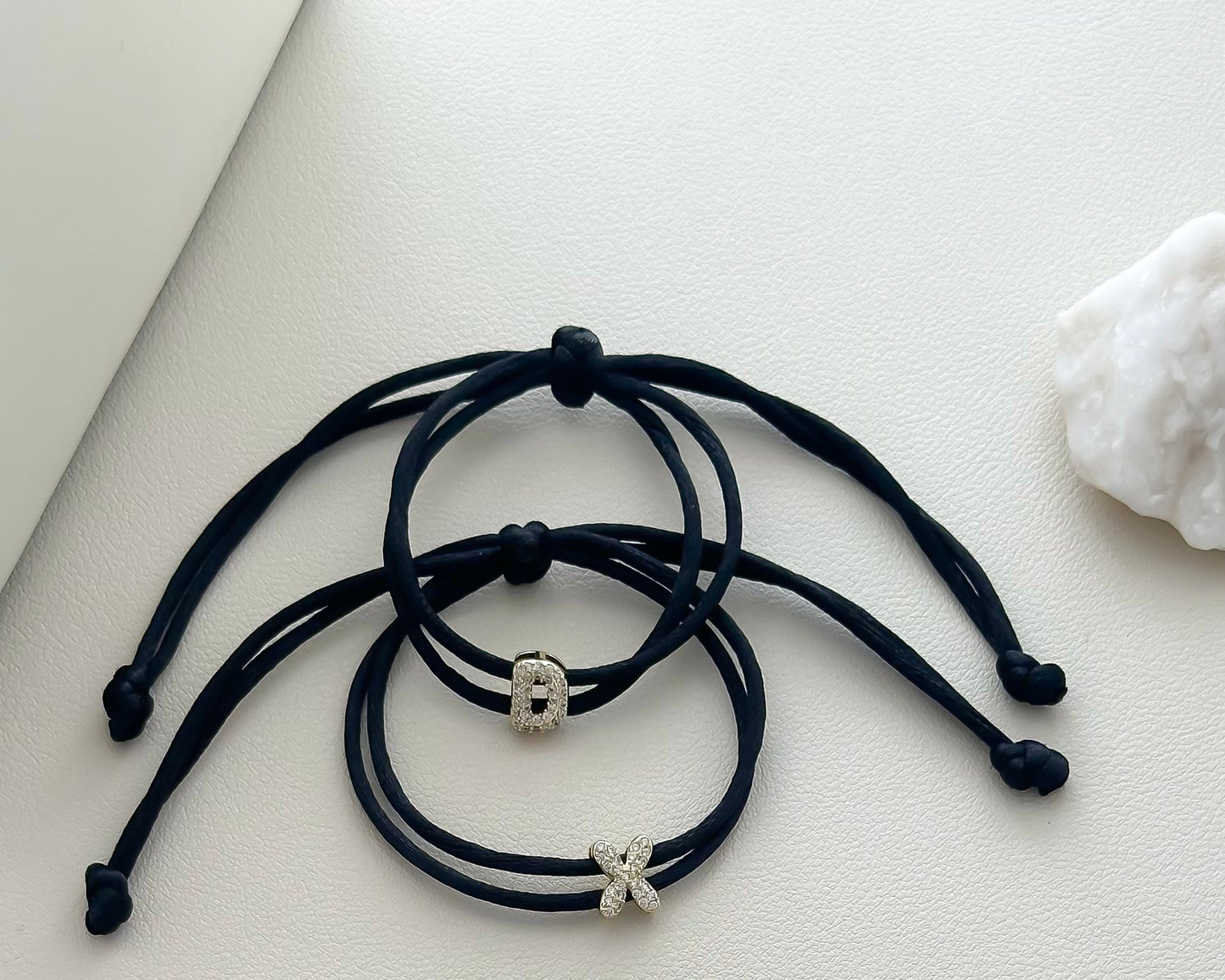 Pulseras con inicial (dorado)
