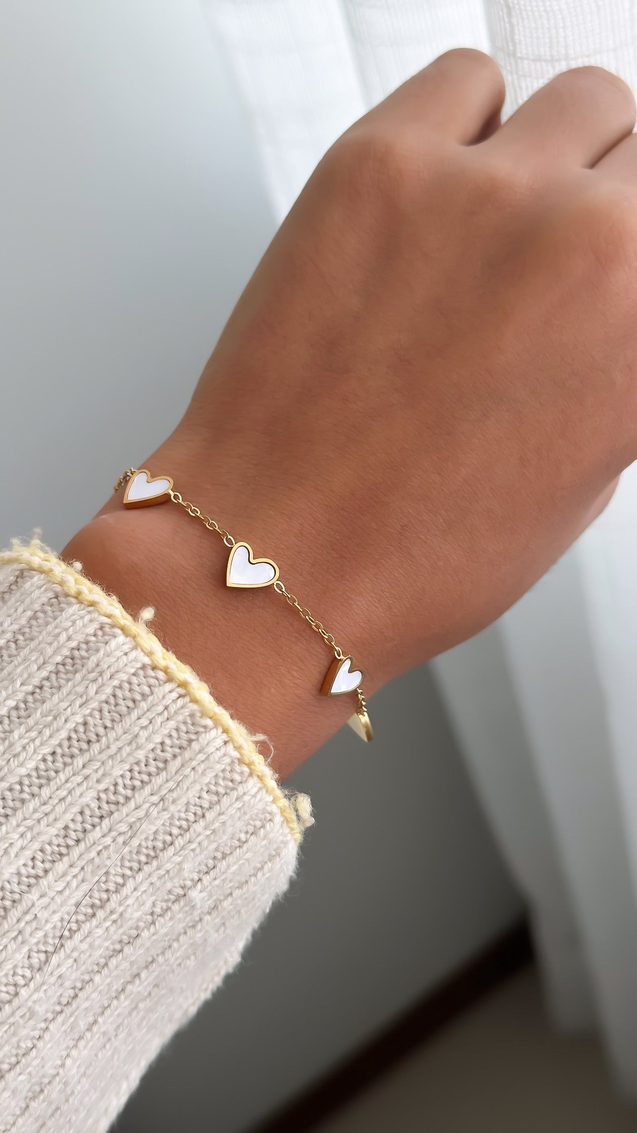 Pulsera corazones blancos
