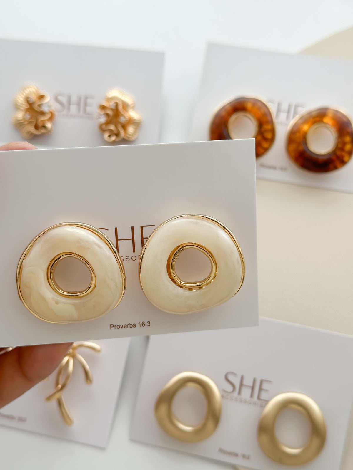 aretes acrílico blanco