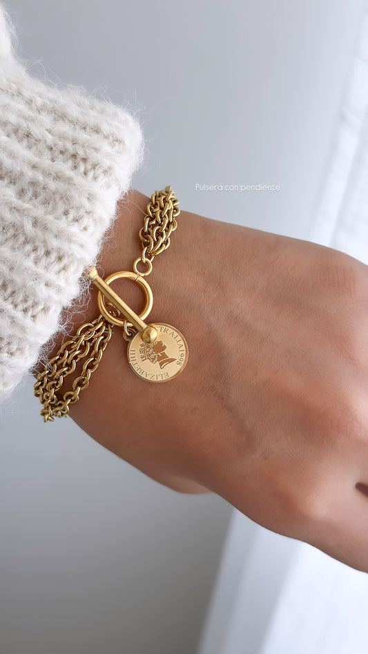 Pulsera triple con medalla