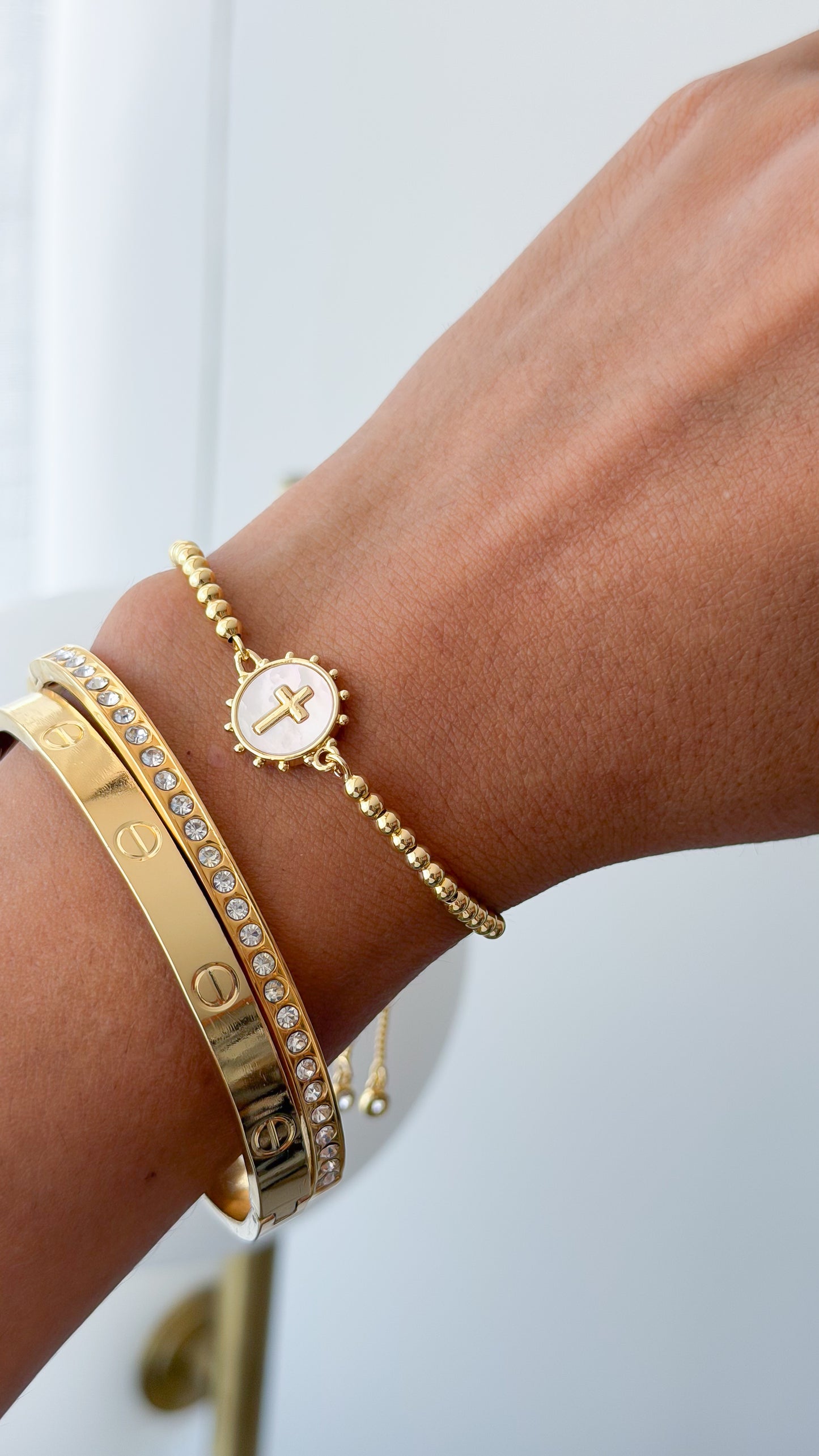 Pulsera regulable Cruz
