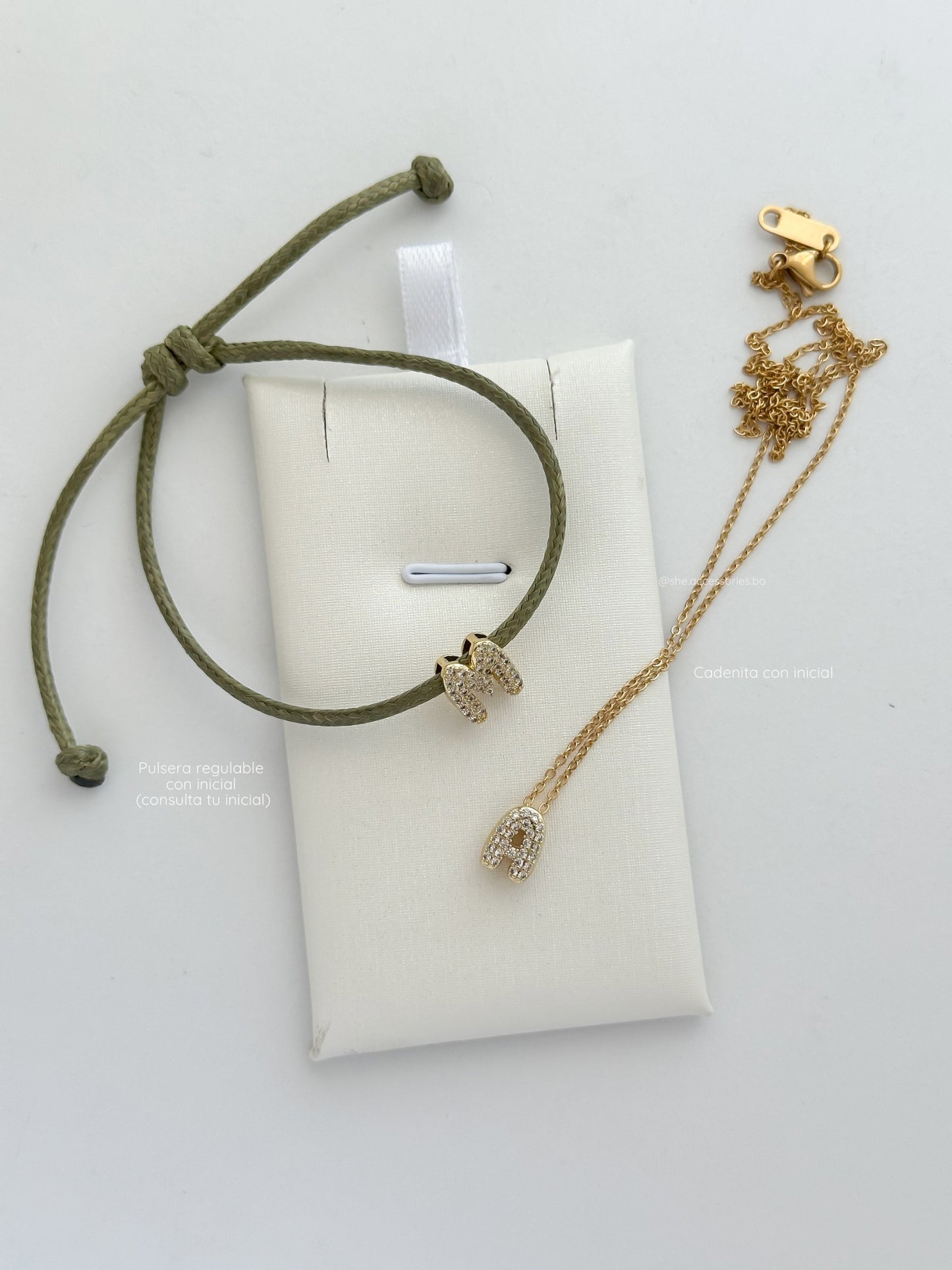 Pulseras regulables con inicial C/u
