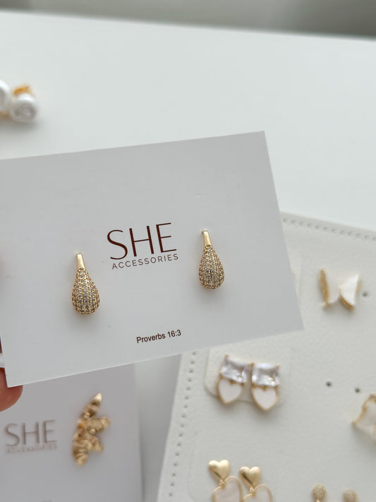 aretes gota tipo gancho