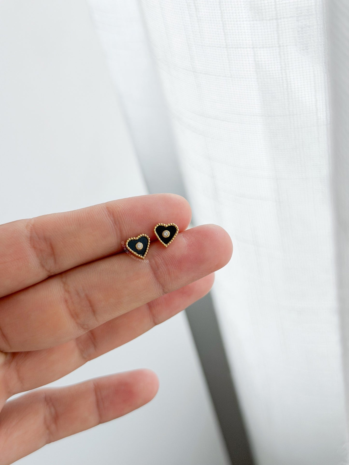 Aretes negro