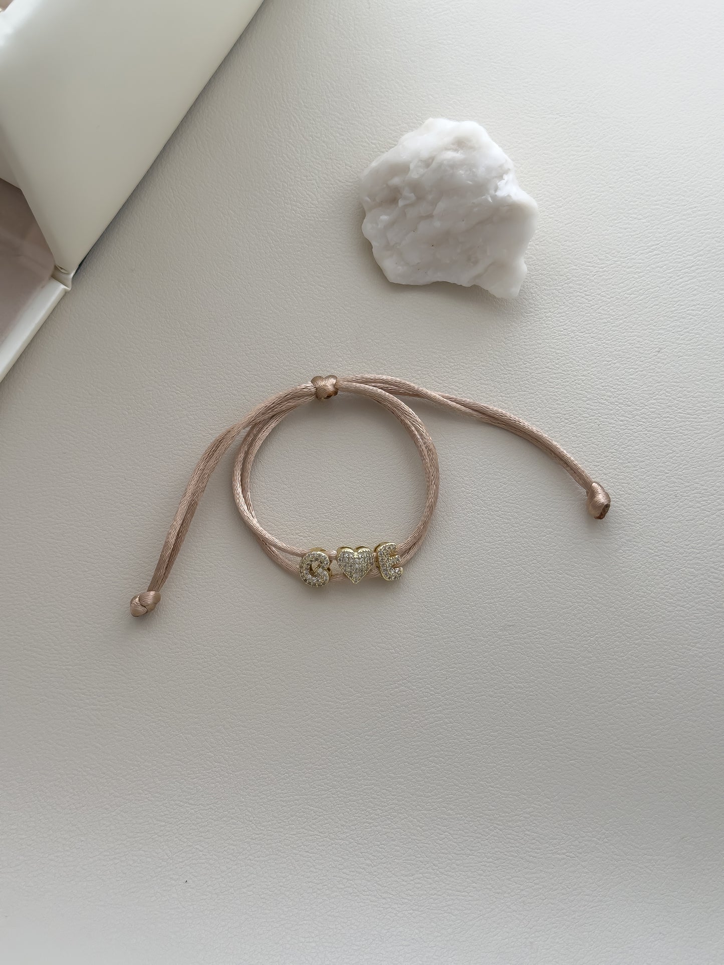 Pulsera regulable con varias iniciales