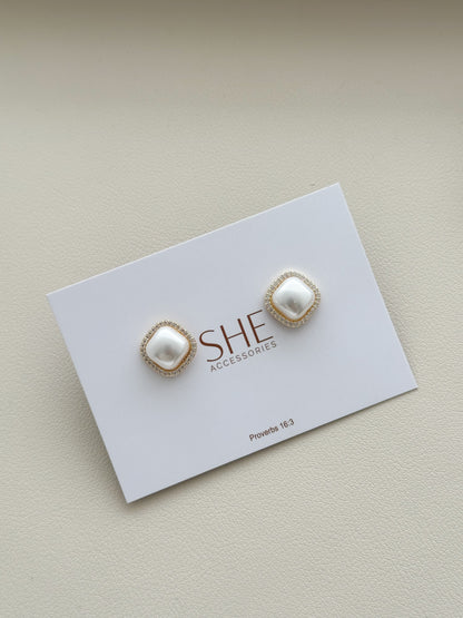 aretes perla cuadrada