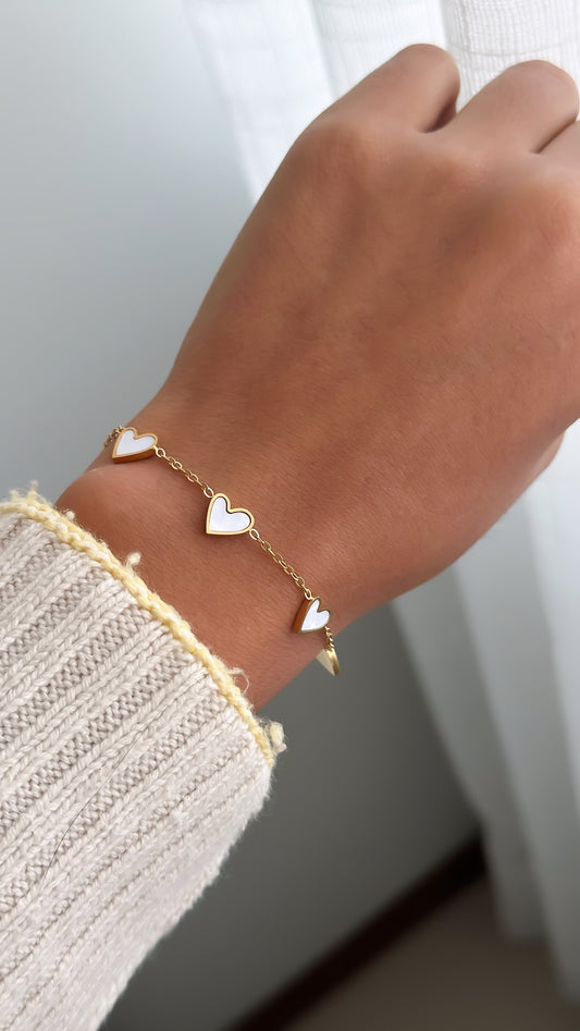 Pulsera corazones blancos