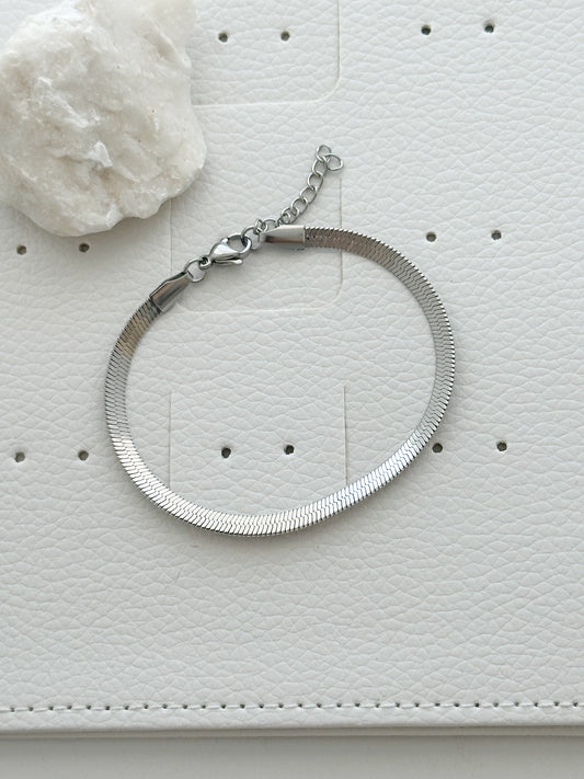 Pulsera plana plateada