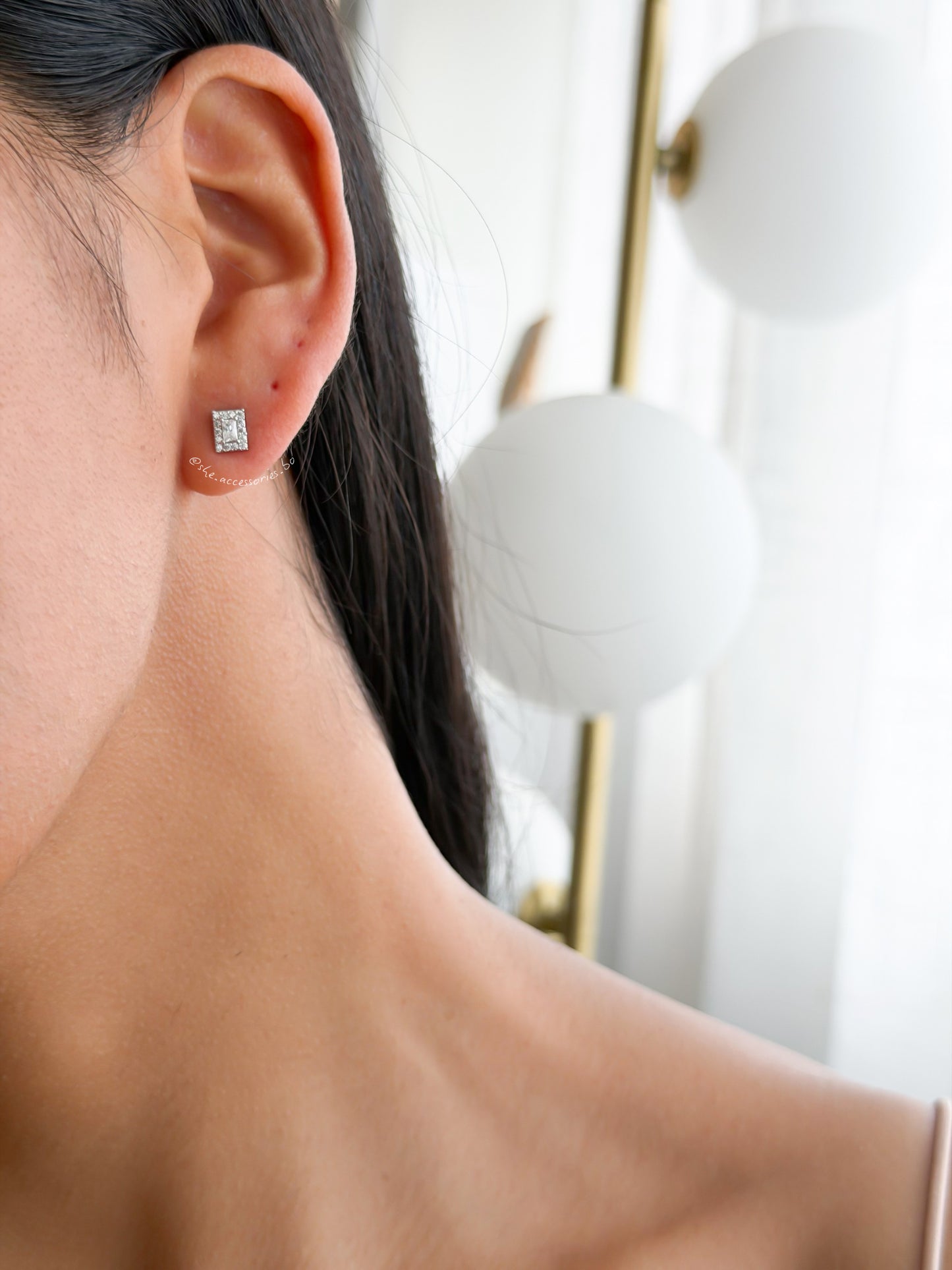 Arete rectangular plateado