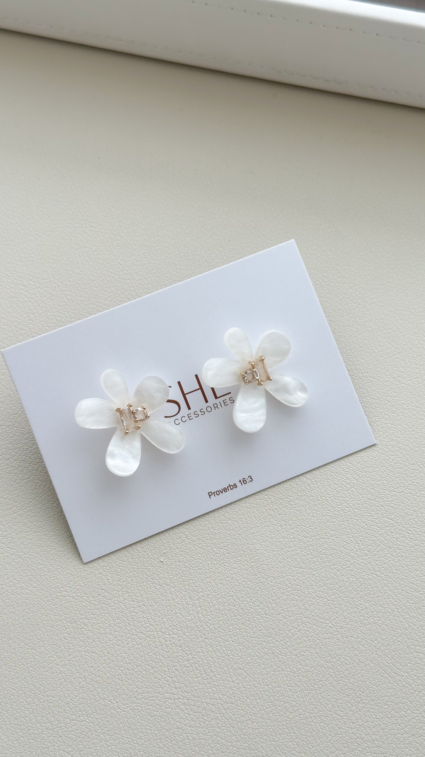 aretes flor y zircon