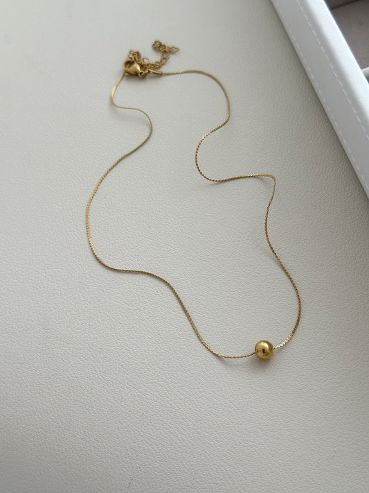 Gargantilla punto dorado