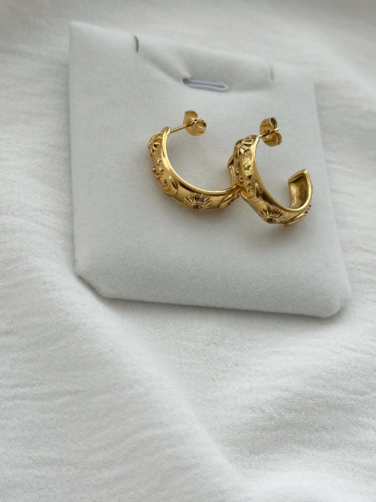 Aretes con detalle de sol y luna