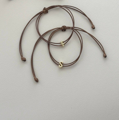 Pulsera con inicial liso (dorado)