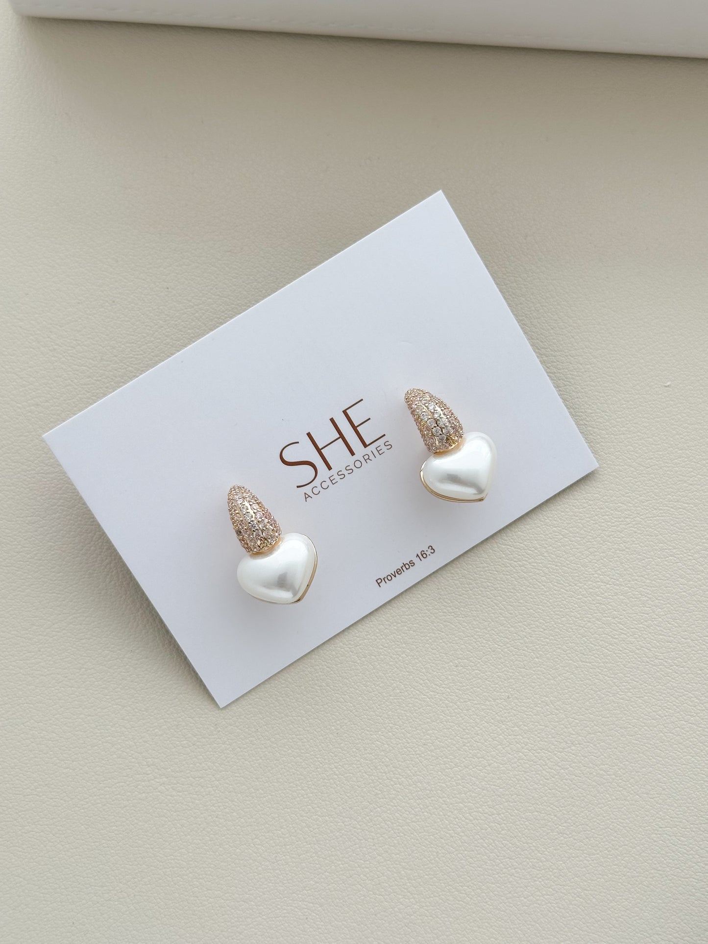 aretes perla corazón
